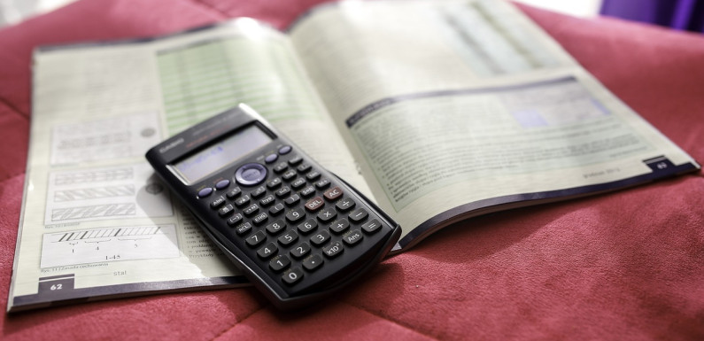 ¿Cómo se calcula el factor de conversión?